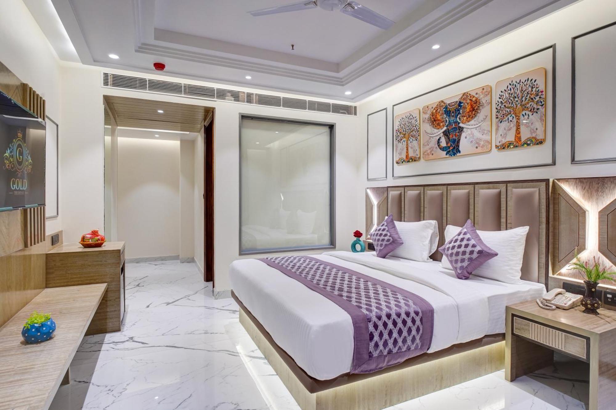 Newly Built Gold The Royal With Rooftop Restaurant - 2Mins Walk From New Delhi Rail Station & 5Mins From Connaught Place المظهر الخارجي الصورة